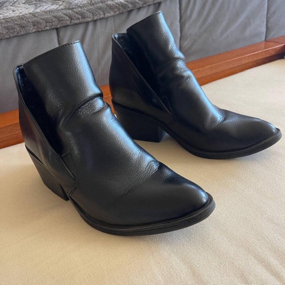 Apt 9 Ankle Booties with chunky heel